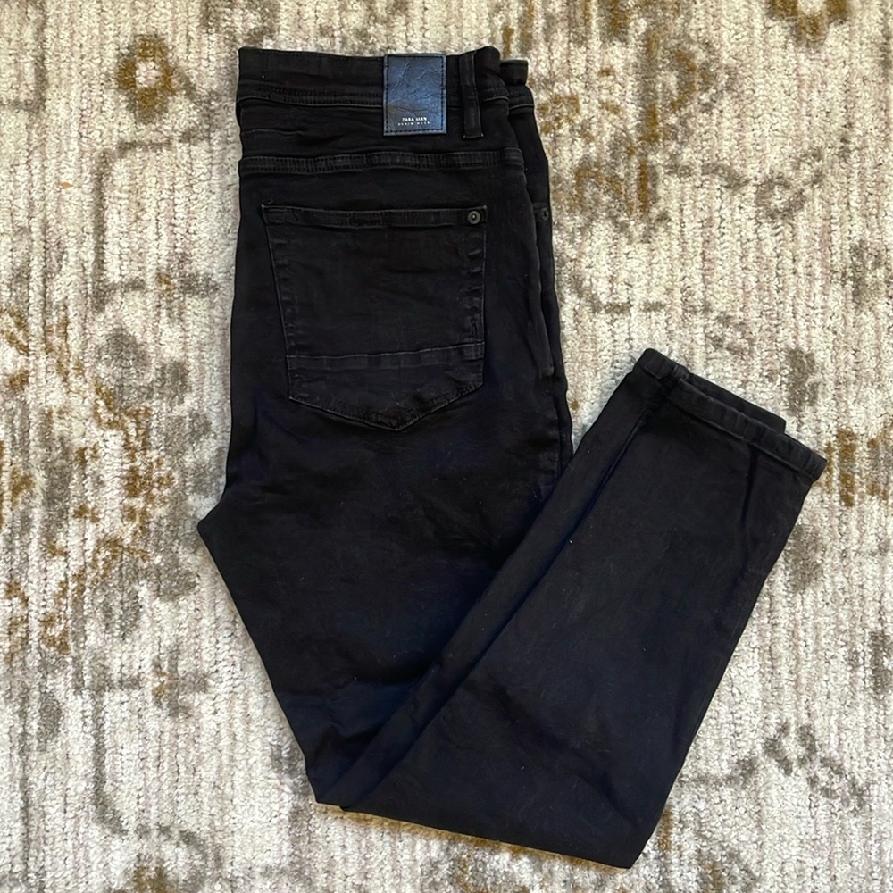 Zara Men’s Denim Wear black jeans